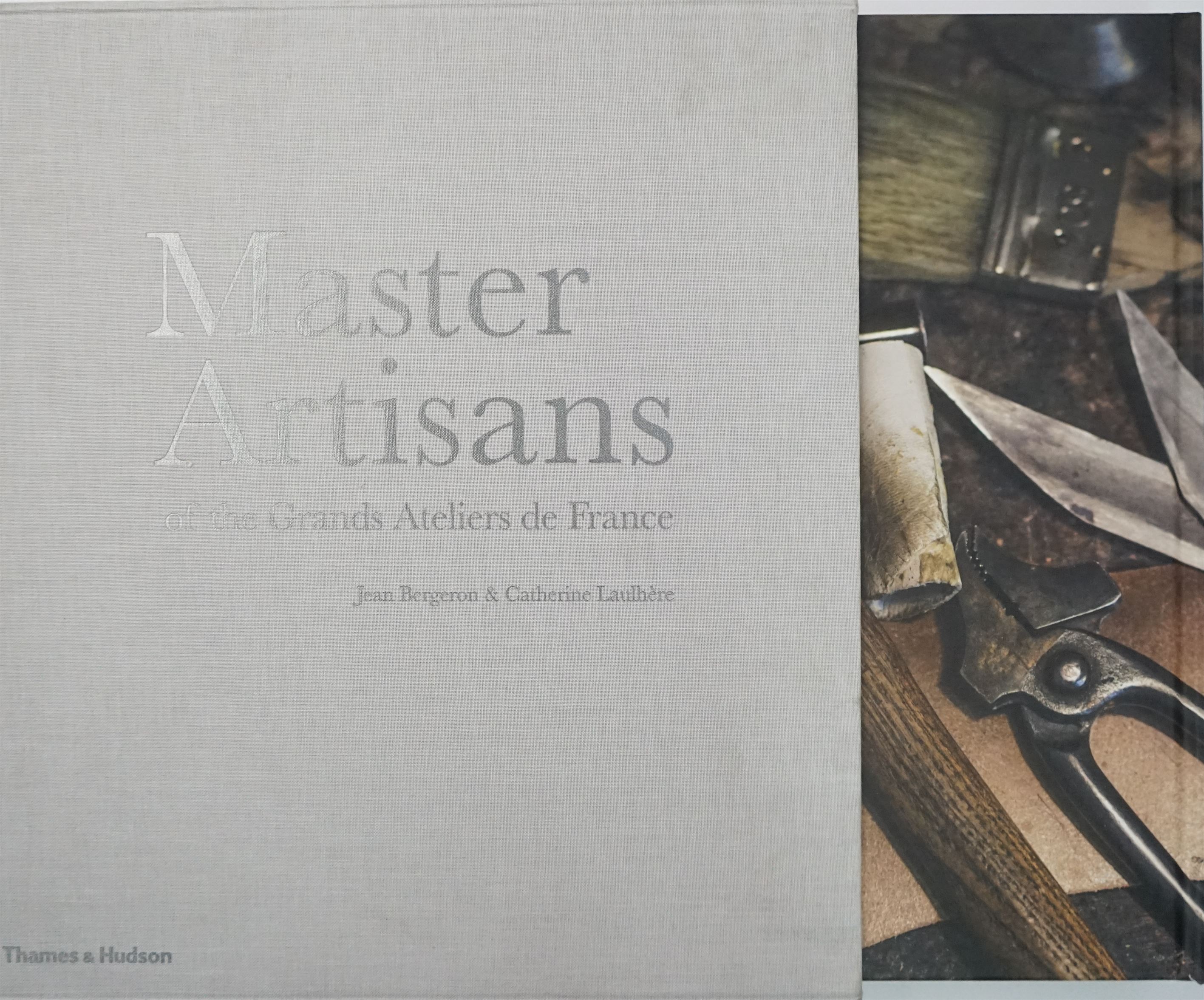 Translation missing: en.sections.featured_product.gallery_thumbnail_alt
